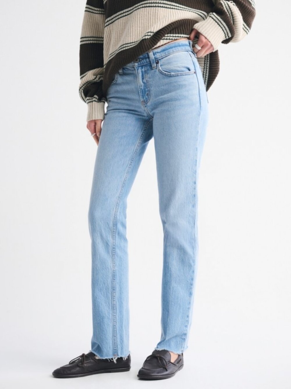 ABERCROMBIE & FITCH mid rise the 90s straight jeans in medium raw hem (27 short)